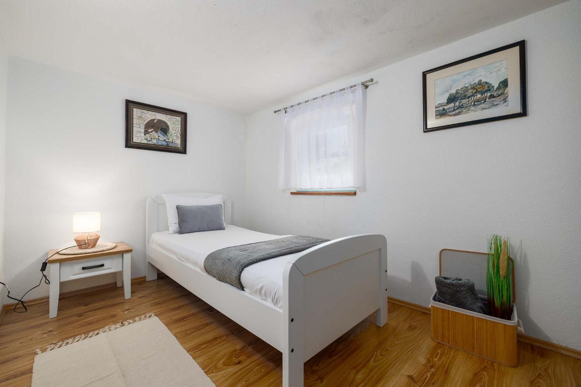 Apartment Katalin Kornić Buitenkant foto